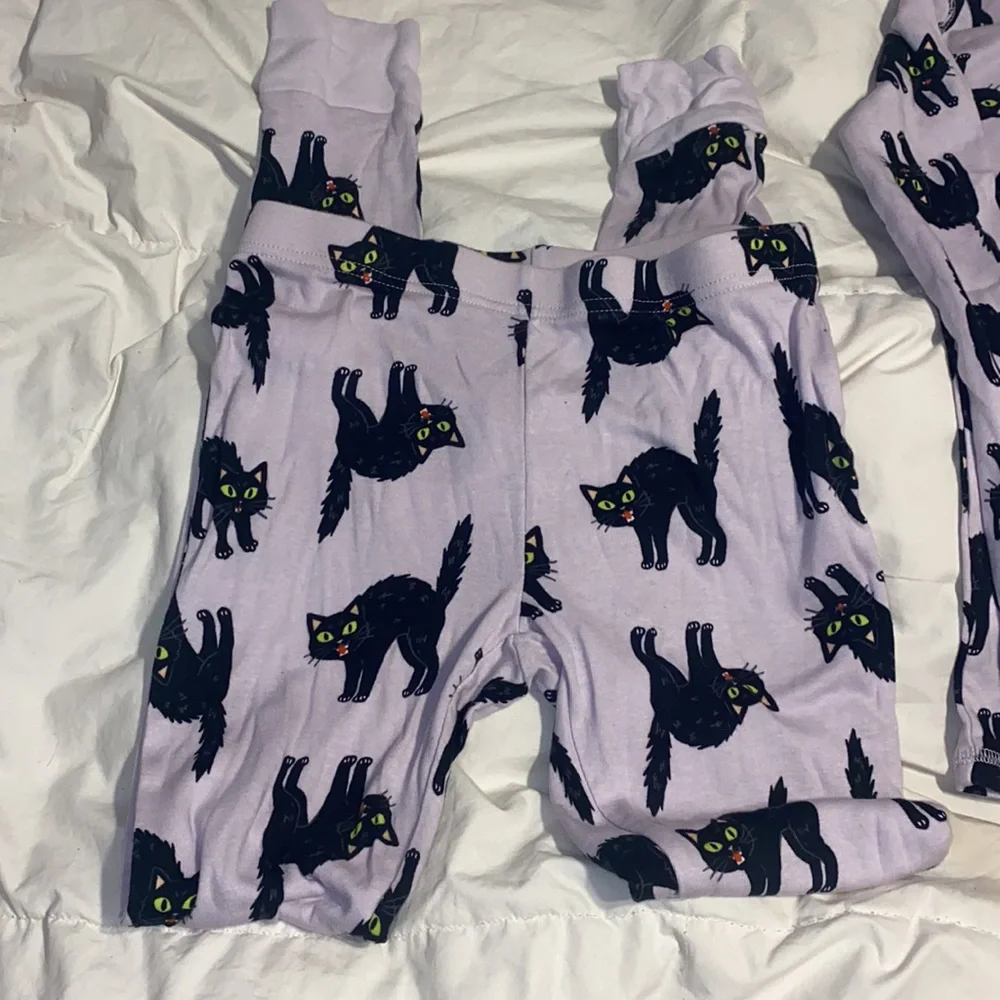 Old Navy light purple with black cats, pajama set size extra-large, 12